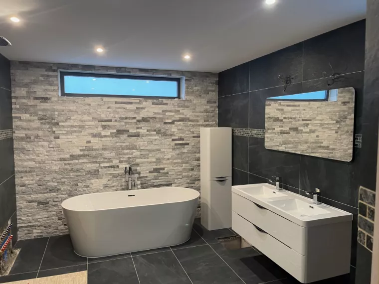 Plombier pour la création d'une cuisine et d'une salle de bain dans une maison individuelle près de Sainte-Suzanne, Sainte-Suzanne, HMCB